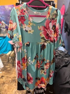 Haptics Floral Dress with Pockets Stretchy T shirt style dress Medium Women’s
